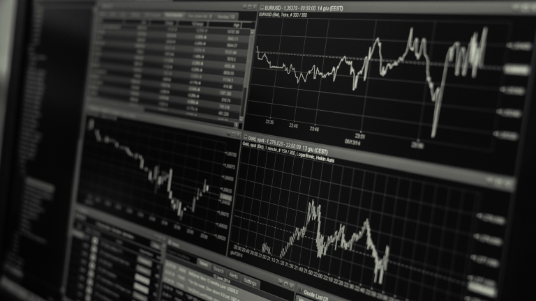 New publication: How financial platforms script class differences